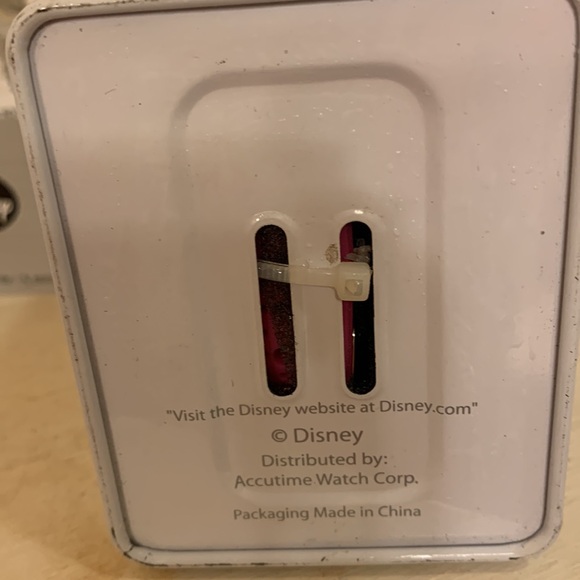 New in Box Minnie Watch Golfing - Picture 9 of 9